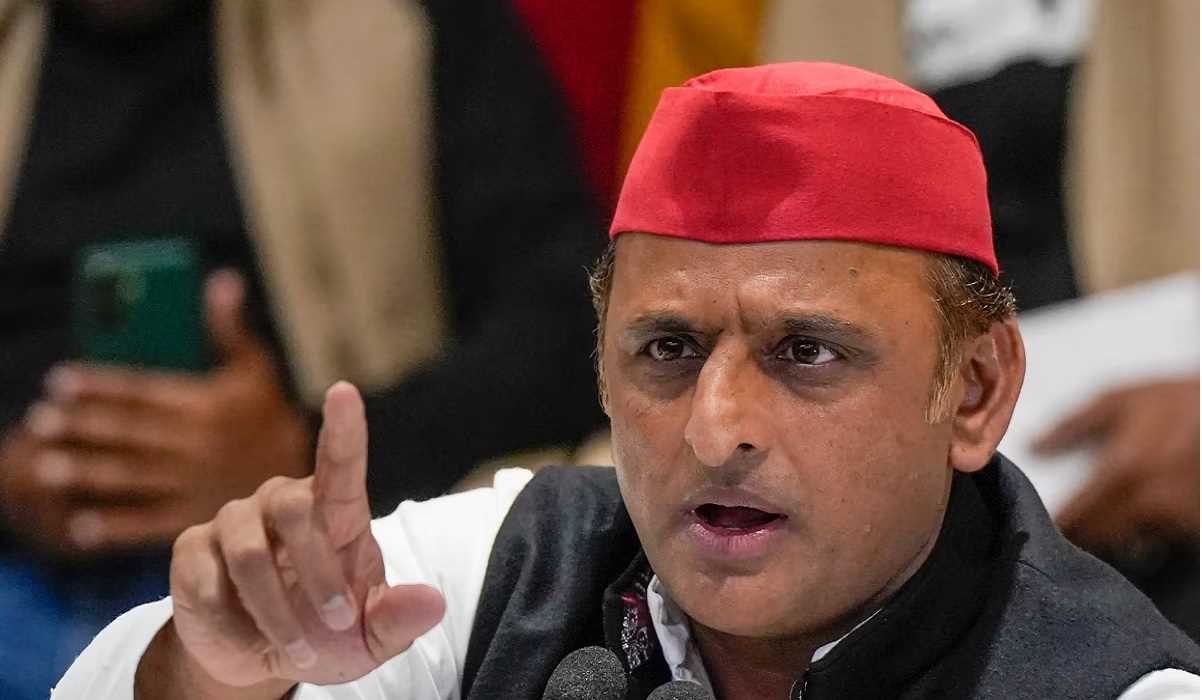 महाकुंभ में आग की घटना पर अखिलेश यादव ने भाजपा पर तंज कसा