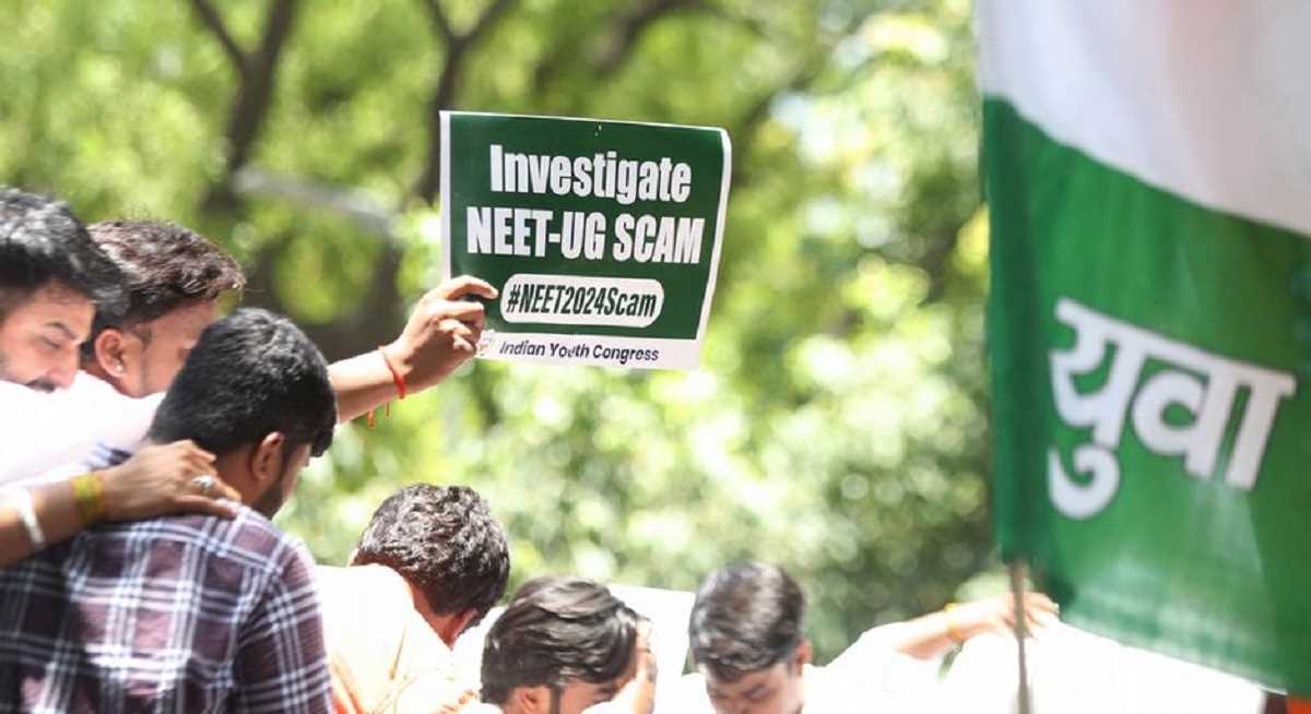 अब नीट पीजी परीक्षा टली, बढ़ रहा भारत में छात्रों का गुस्सा