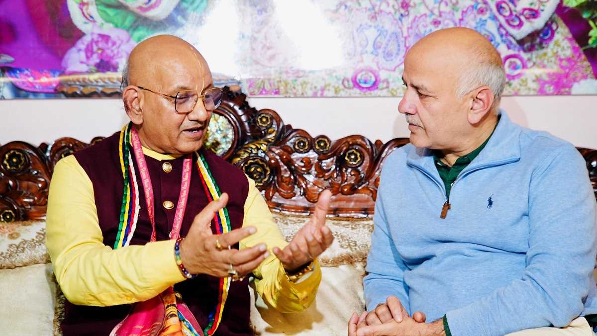 बांग्लादेश में खराब हालात पर इस्कॉन डायरेक्टर से मिलने पहुंचे मनीष सिसोदिया, भारत सरकार से सख्‍त कदम उठाने की मांग