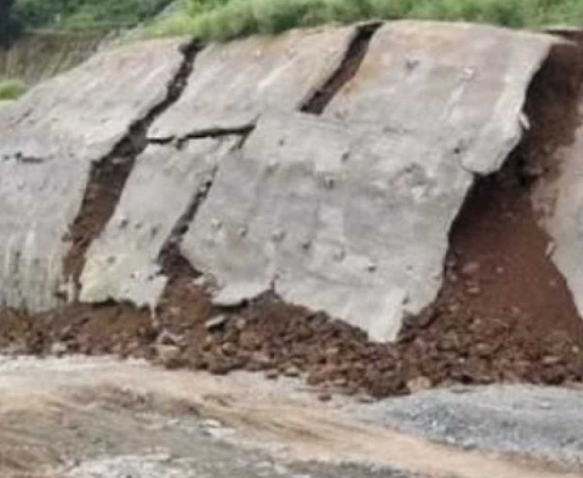 केरल: भूस्खलन से बह गया पूरा परिवार, अभी तक दो के शव मिले व 3 अन्य लापता..