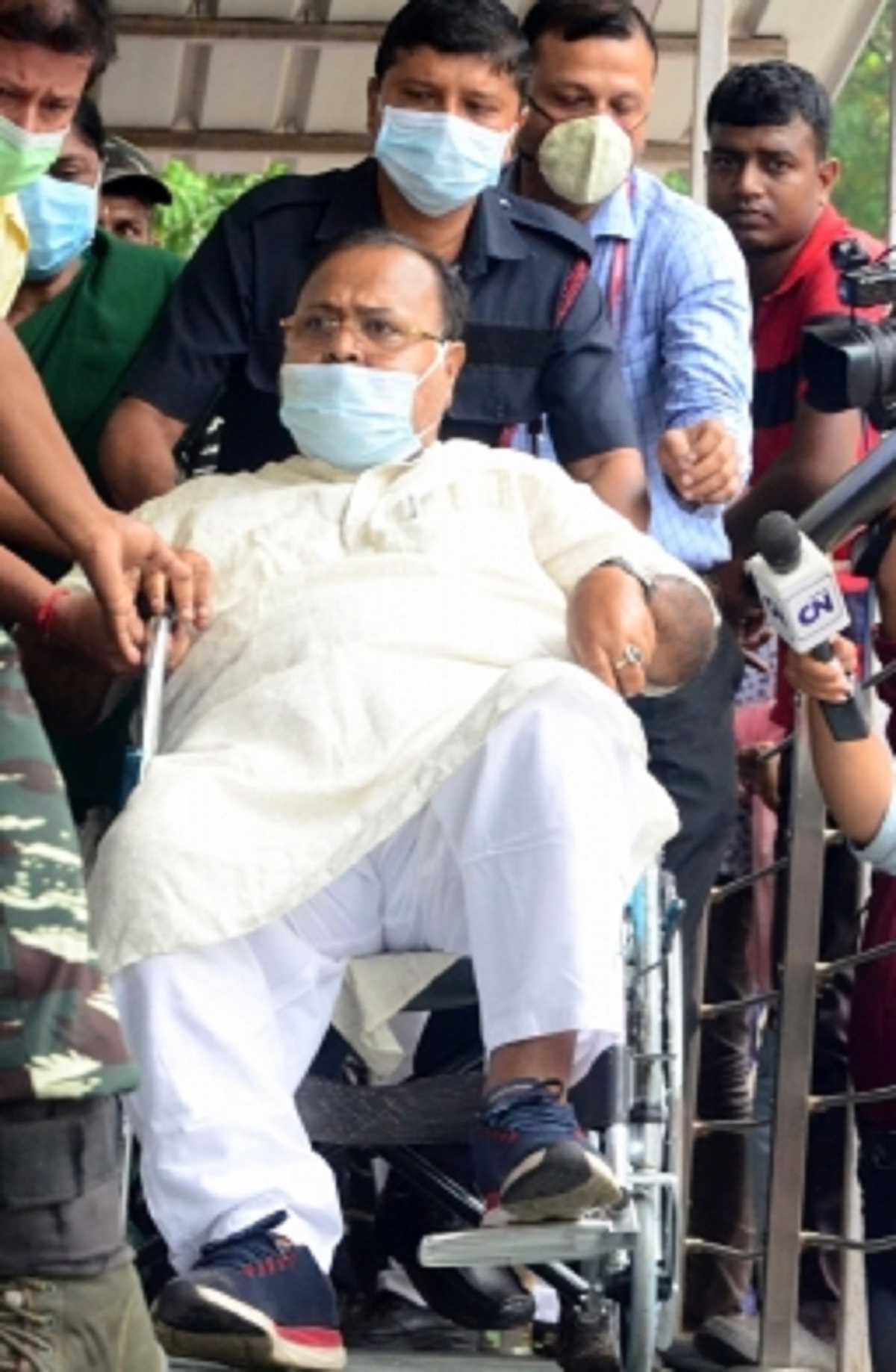 ED की जांच के दायरे में आए पार्थ चटर्जी की बेटी और दामाद, ईमेल के जरिए पूछताछ के लिए किया तलब