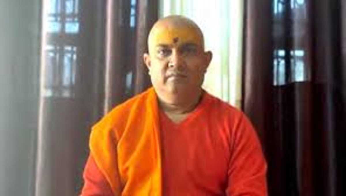 सलमान खुर्शीद को स्वामी जितेंद्रानंद सरस्वती की चेतावनी, हिंदू समाज ने चूड़ी नहीं पहनी है