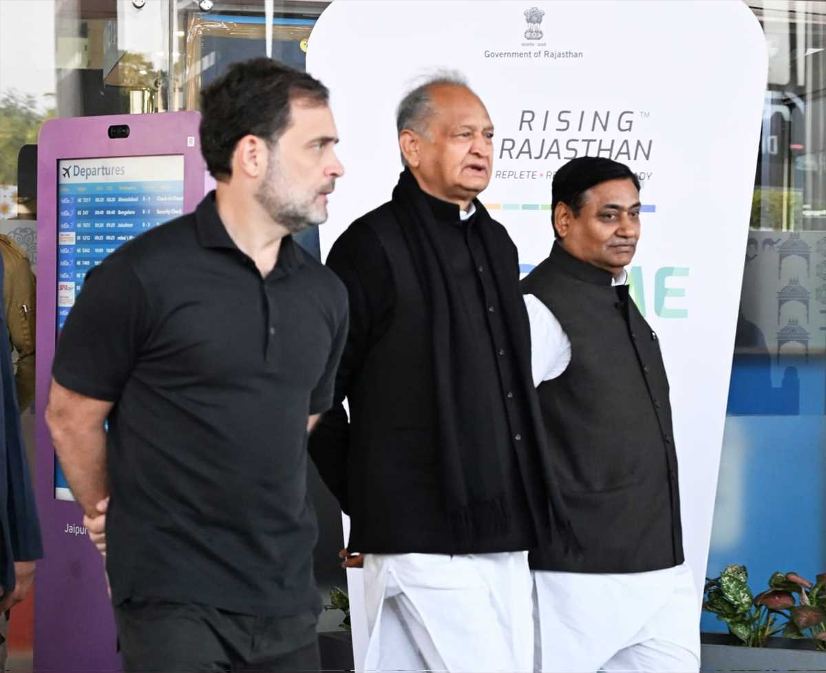 राहुल गांधी पहुंचे जयपुर, ‘नेतृत्व संगम ट्रेनिंग कैम्प’ में होंगे शामिल