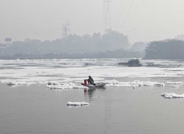 यमुना में गिरने वाले नालों पर अस्थायी बांधों से घट रहा नदी का प्रदूषण