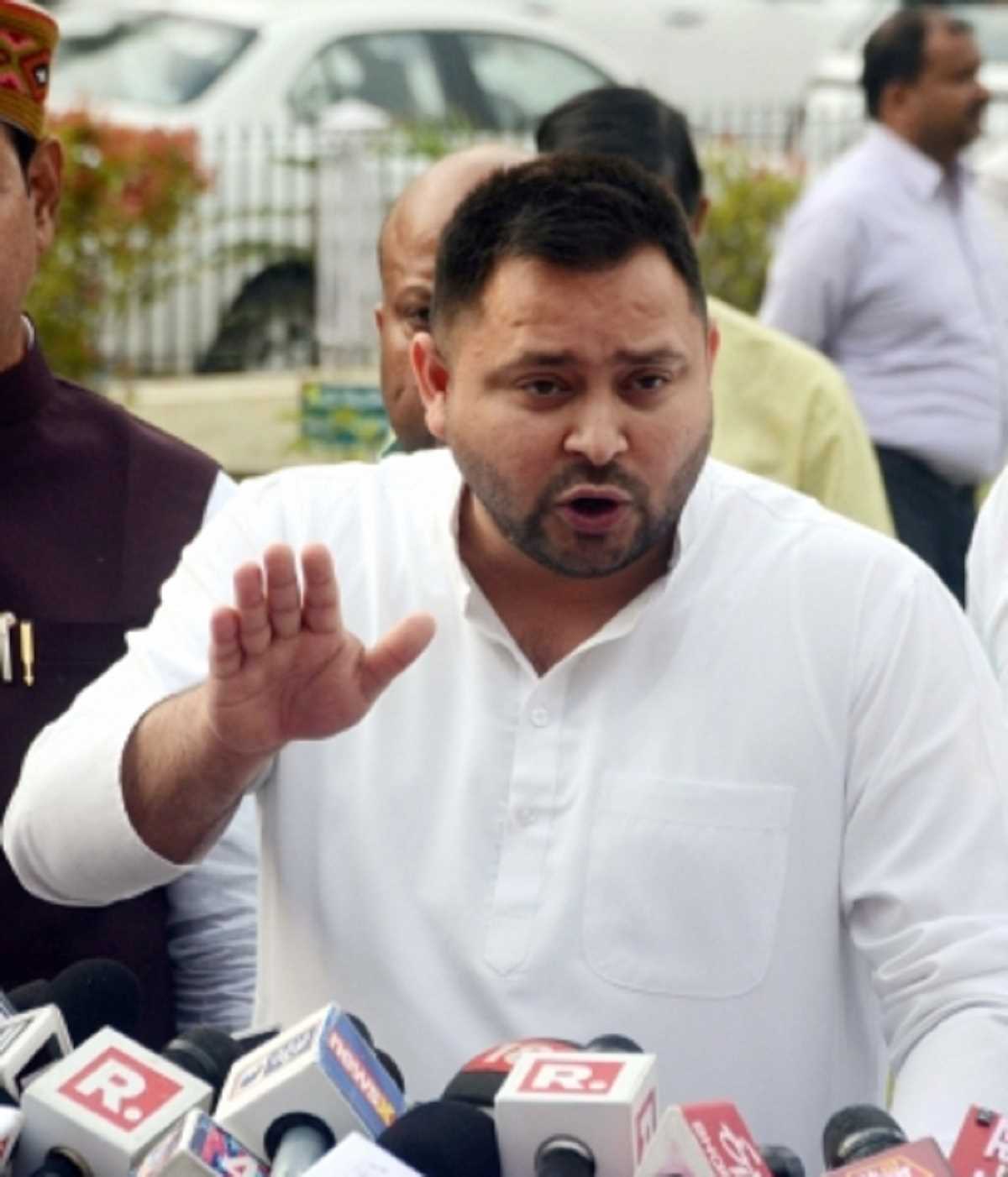 नौकरी के बदले जमीन मामले में ईडी की जांच में शामिल हुए तेजस्वी यादव