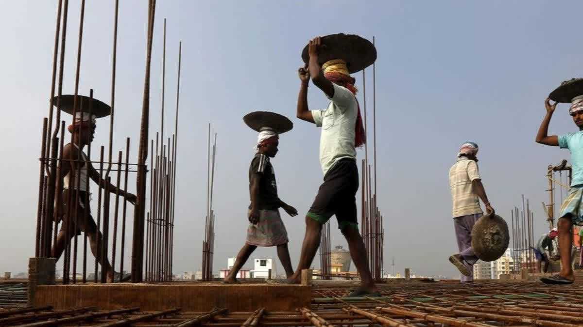 दिल्ली एलजी का निर्देश, दोपहर में श्रमिकों की छुट्टी, यात्रियों के लिए पानी की हो व्यवस्था