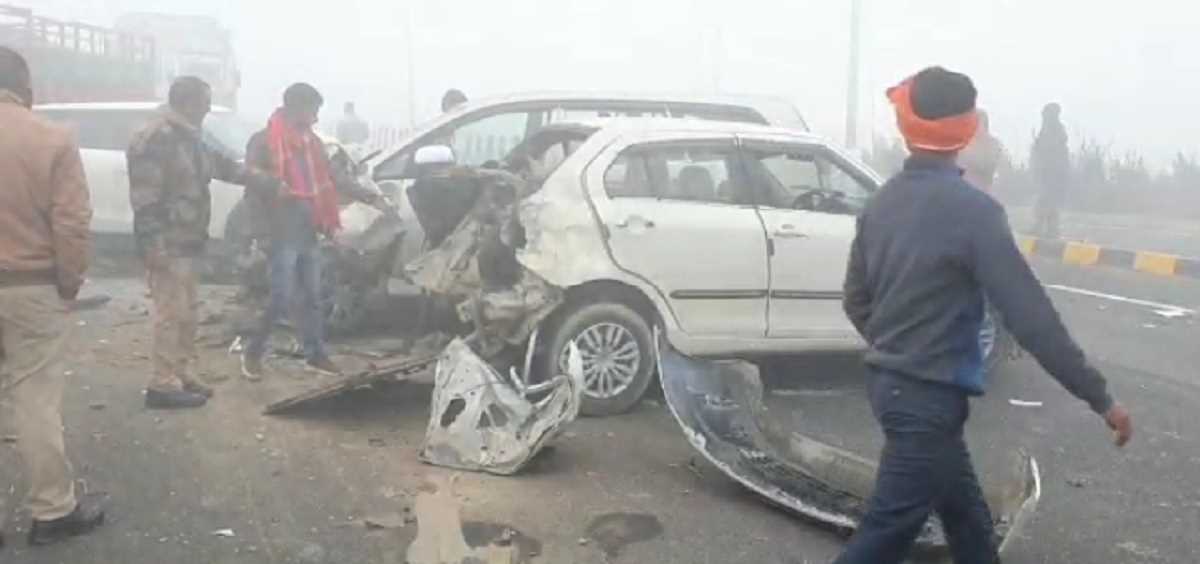 बुलंदशहर :कोहरे के कारण अरनिया क्षेत्र के गांव दशहरा के पास दो दर्जन से अधिक वाहन आपस में टकराए बुलंदशहर :कोहरे के कारण अरनिया क्षेत्र के गांव दशहरा के पास दो दर्जन से अधिक वाहन आपस में टकराए