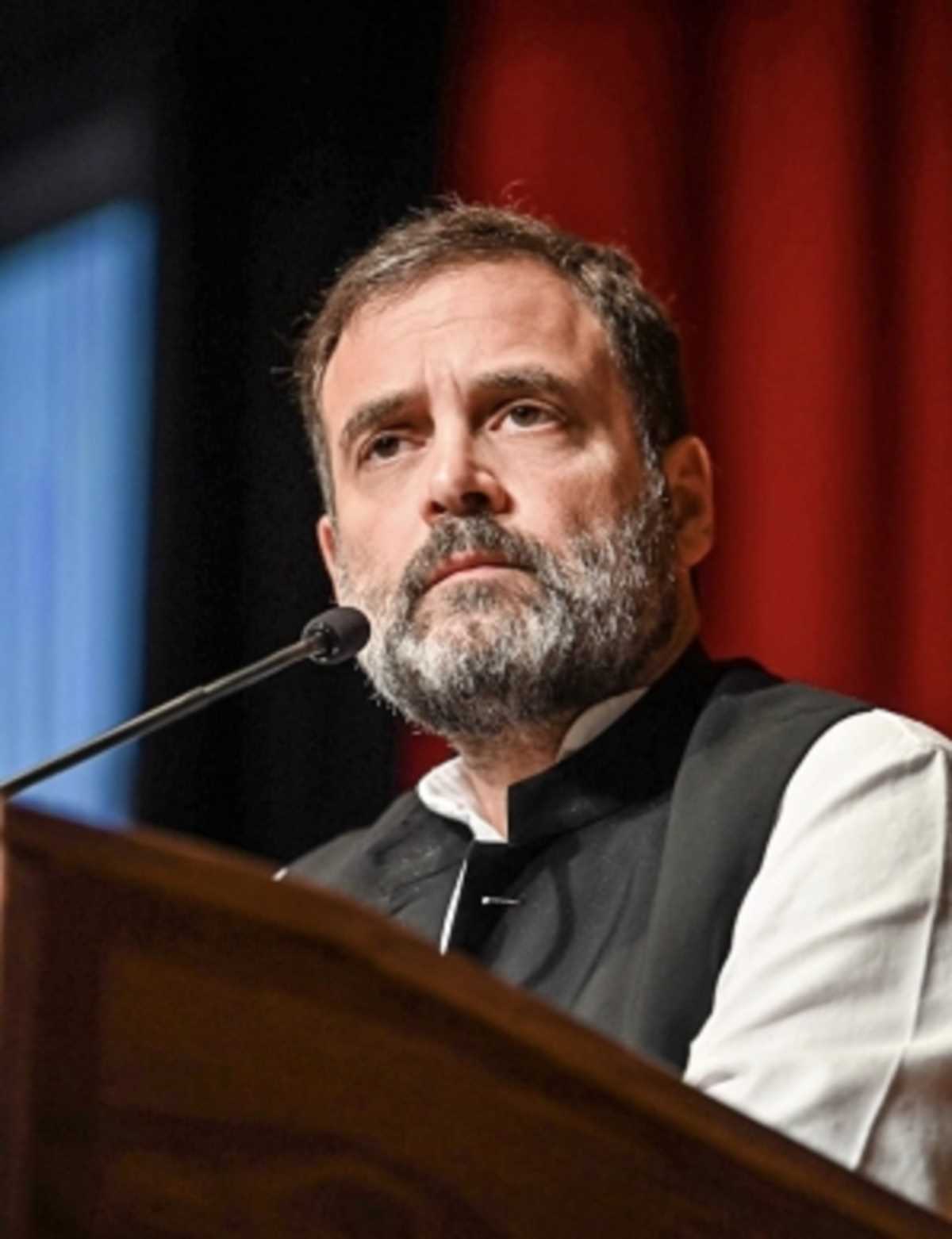 युवाओं के रोजगार के सपने थे पीएसयू, अब घटीं दो लाख नौकरियां: राहुल गांधी