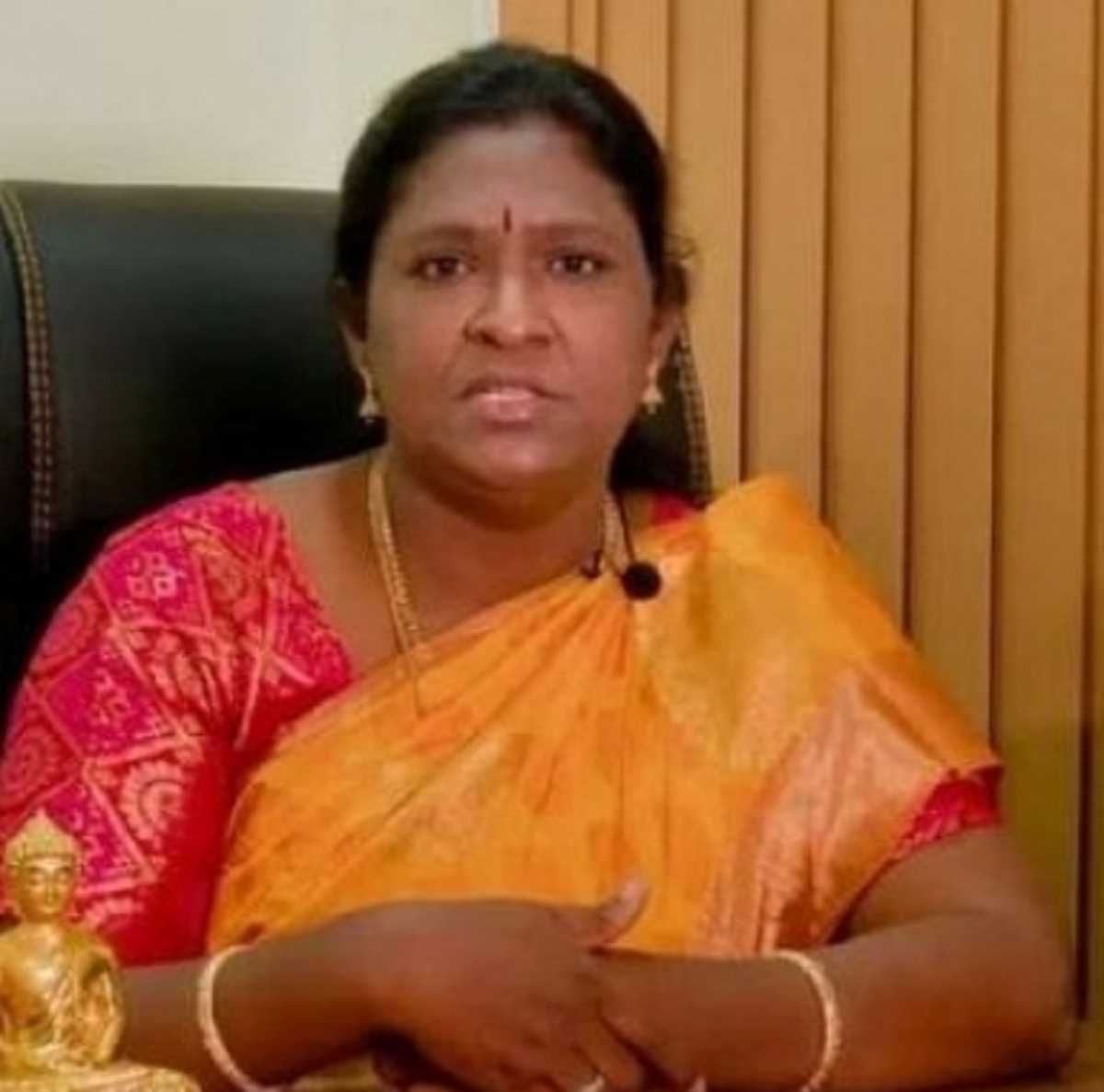 बच्चों को अंग्रेजी भाषा सिखा रही चेन्नई की Councilor Yajhini B