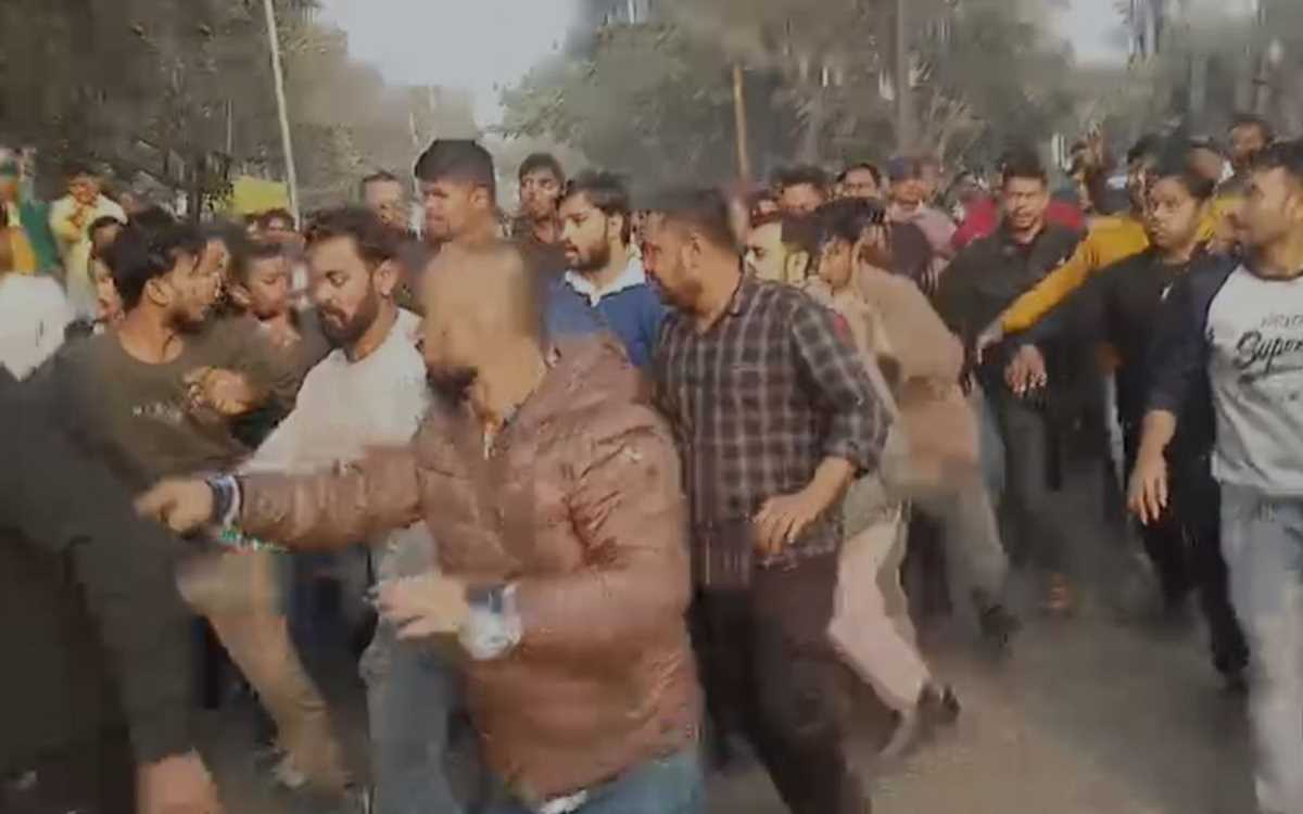 बीपीएससी री-एग्जाम की मांग को लेकर धरना दे रहे अभ्यर्थियों का साथ छोड़कर जा रहे शिक्षक, छात्रों में रोष