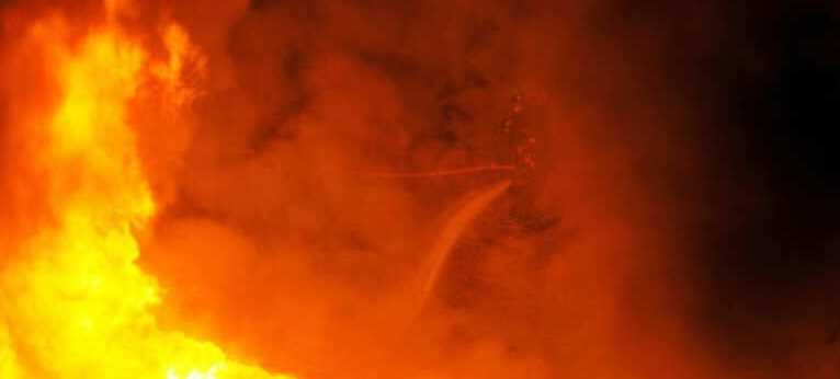 तमिलनाडु में टायर बनाने वाली इकाई में लगी आग तमिलनाडु में टायर बनाने वाली इकाई में लगी आग