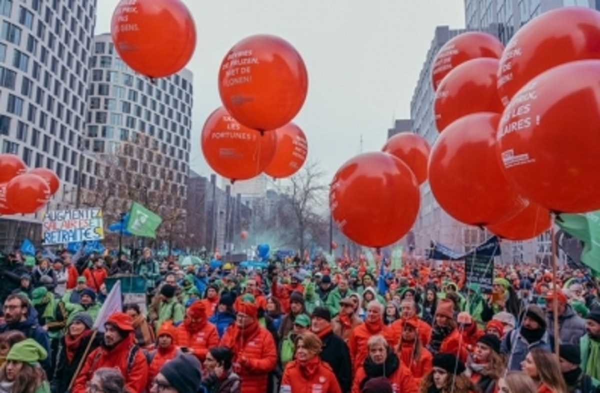 अधिक वेतन की मांग को लेकर ब्रसेल्स में 16,500 लोग सड़कों पर उतरे