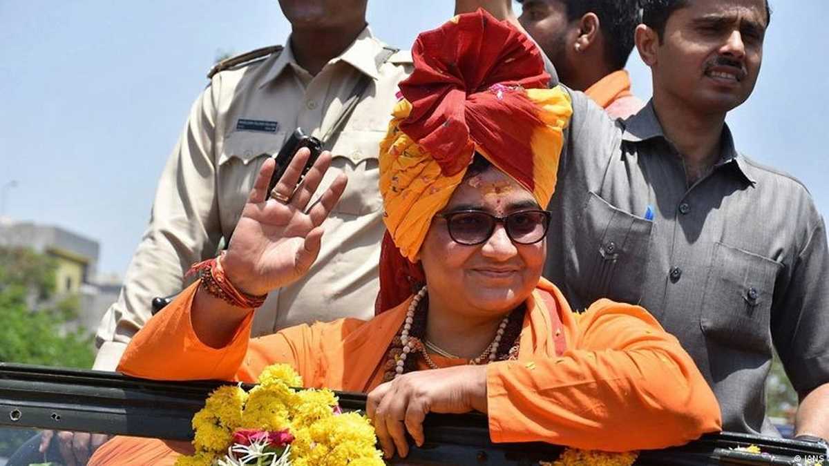 घर में चाकू तेज रखो बयान पर प्रज्ञा के खिलाफ एफआईआर