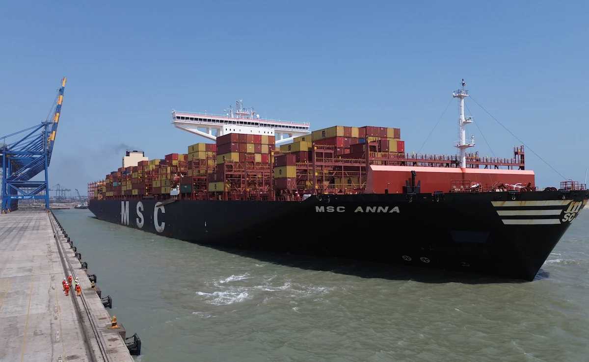 भारत आए सबसे बड़े कंटेनर जहाज ने मुंद्रा के अदाणी पोर्ट्स में लंगर डाला