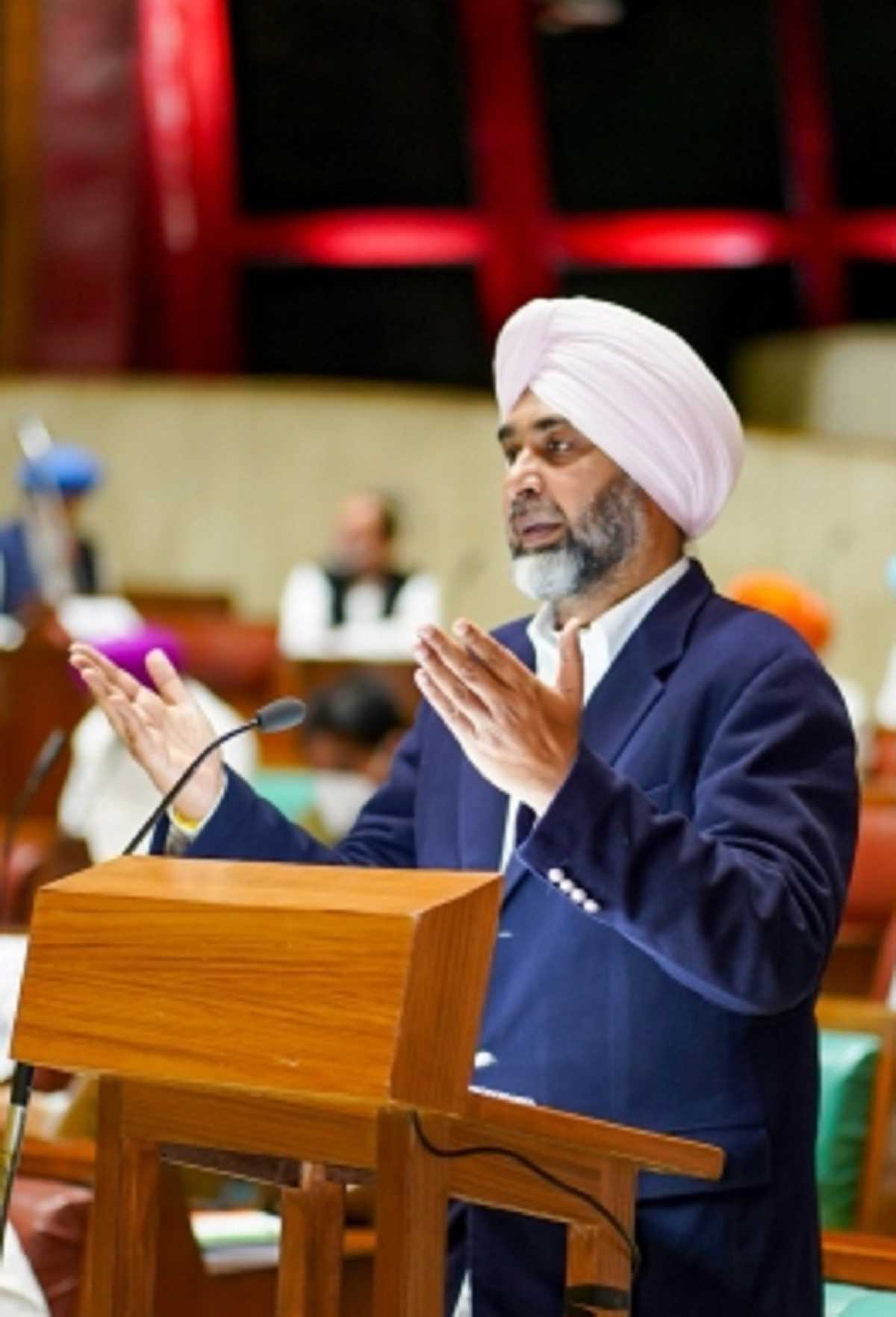 कांग्रेस छोड़कर भाजपा में शामिल हुए पंजाब के पूर्व वित्त मंत्री मनप्रीत बादल