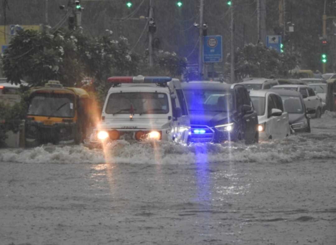 केजरीवाल ने अधिकारियों से बारिश प्रभावित इलाकों का निरीक्षण करने को कहा