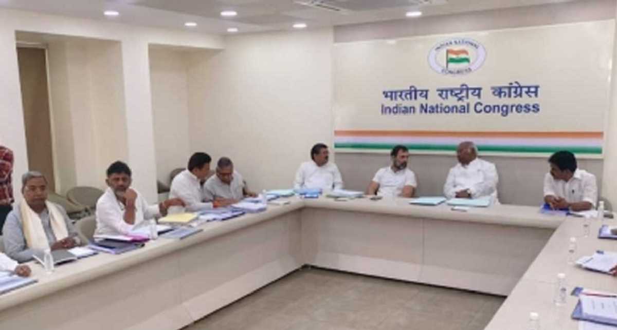 कर्नाटक चुनाव को लेकर कांग्रेस सीईसी की बैठक, राहुल गांधी भी मौजूद