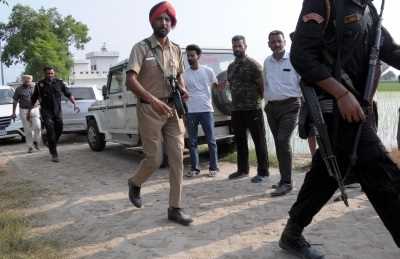 मूसेवाला के हत्यारों के पास से टूटा मोबाइल फोन, गोला-बारूद व नशीले पदार्थ बरामद : अधिकारी