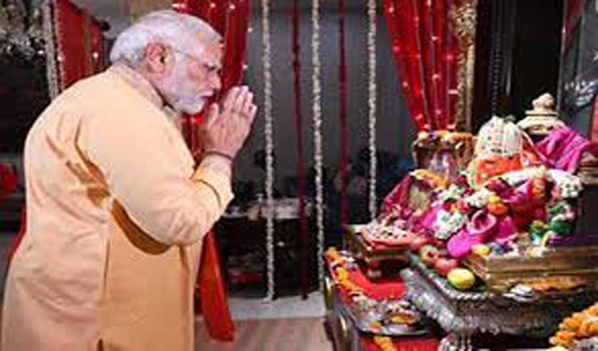 धनखड़ और मोदी गणेश पूजा के लिए पहुंचे पीयूष गोयल के घर धनखड़ और मोदी गणेश पूजा के लिए पहुंचे पीयूष गोयल के घर