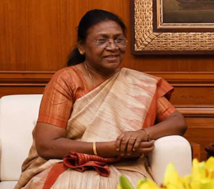 द्रौपदी मुर्मू के केरल दौरे पर विवाद