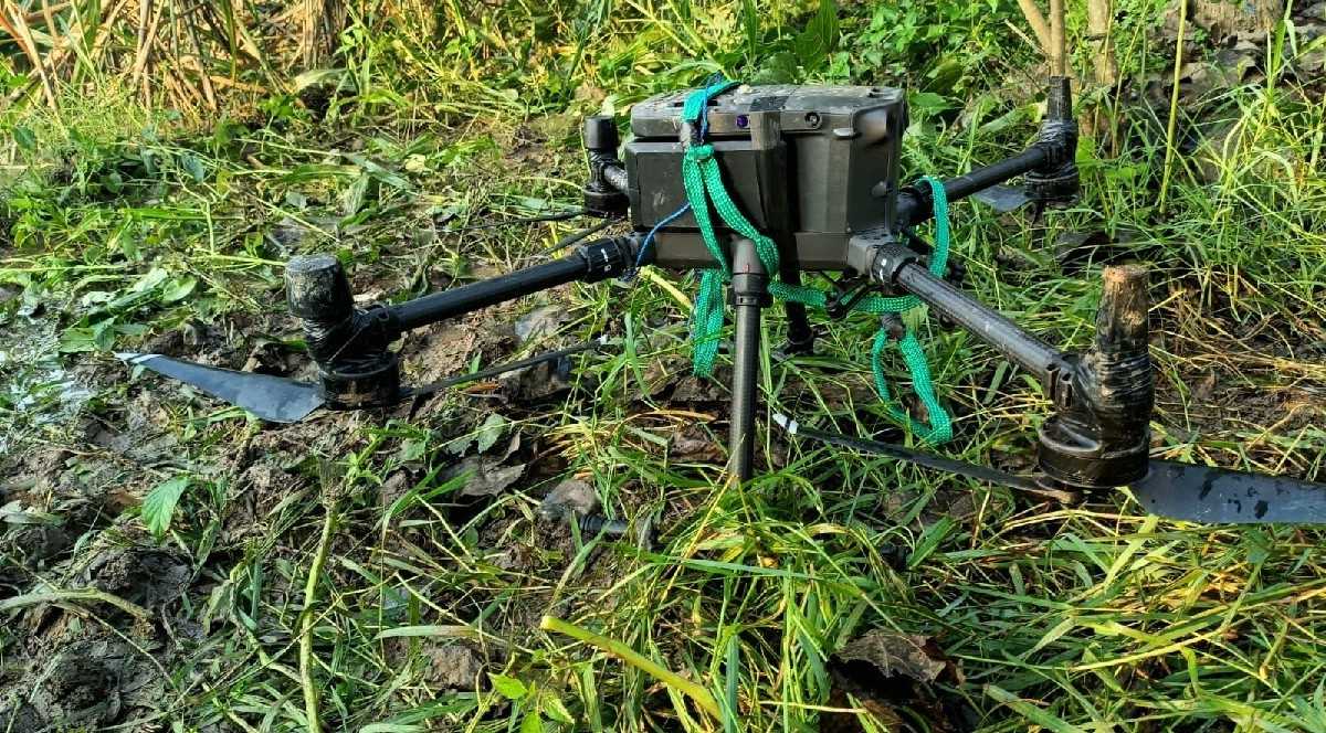 पंजाब की सीमा पर बीएसएफ ने पाकिस्तानी ड्रोन मार गिराया पंजाब की सीमा पर बीएसएफ ने पाकिस्तानी ड्रोन मार गिराया