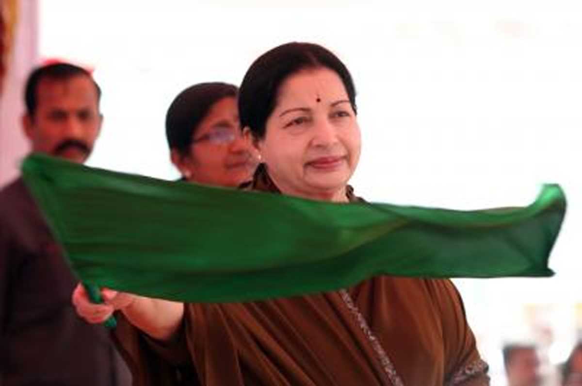 तमिलनाडु विधानसभा में डीएमके सदस्यों ने जयललिता पर बर्बर हमला किया था : ईपीएस