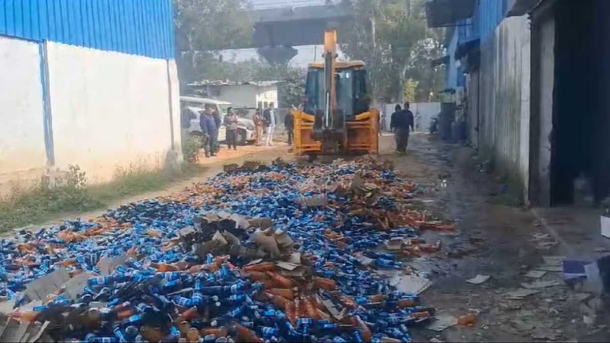 गाजियाबाद में 8 करोड़ की शराब पर जेसीबी चली