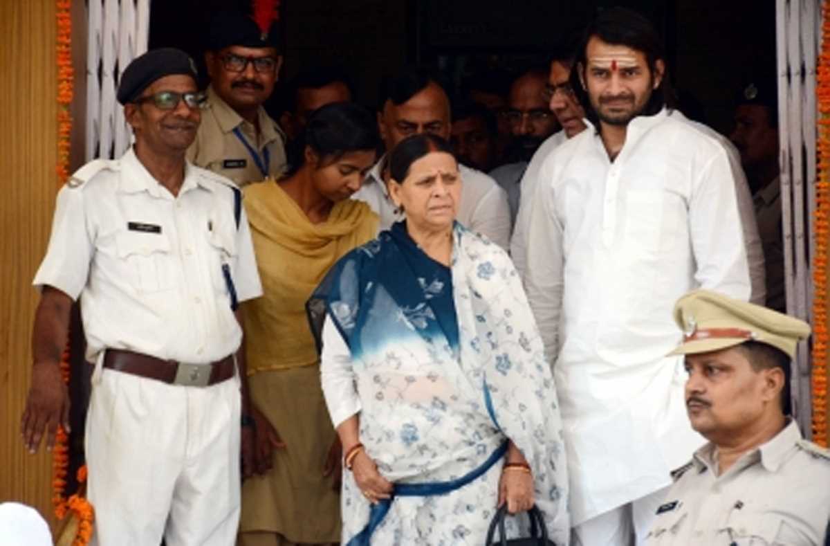 अमित शाह के तेल और पानी के बयान पर राबड़ी का पलटवार, व्यापारी हैं वे, तेल-पानी वही मिलाते होंगे