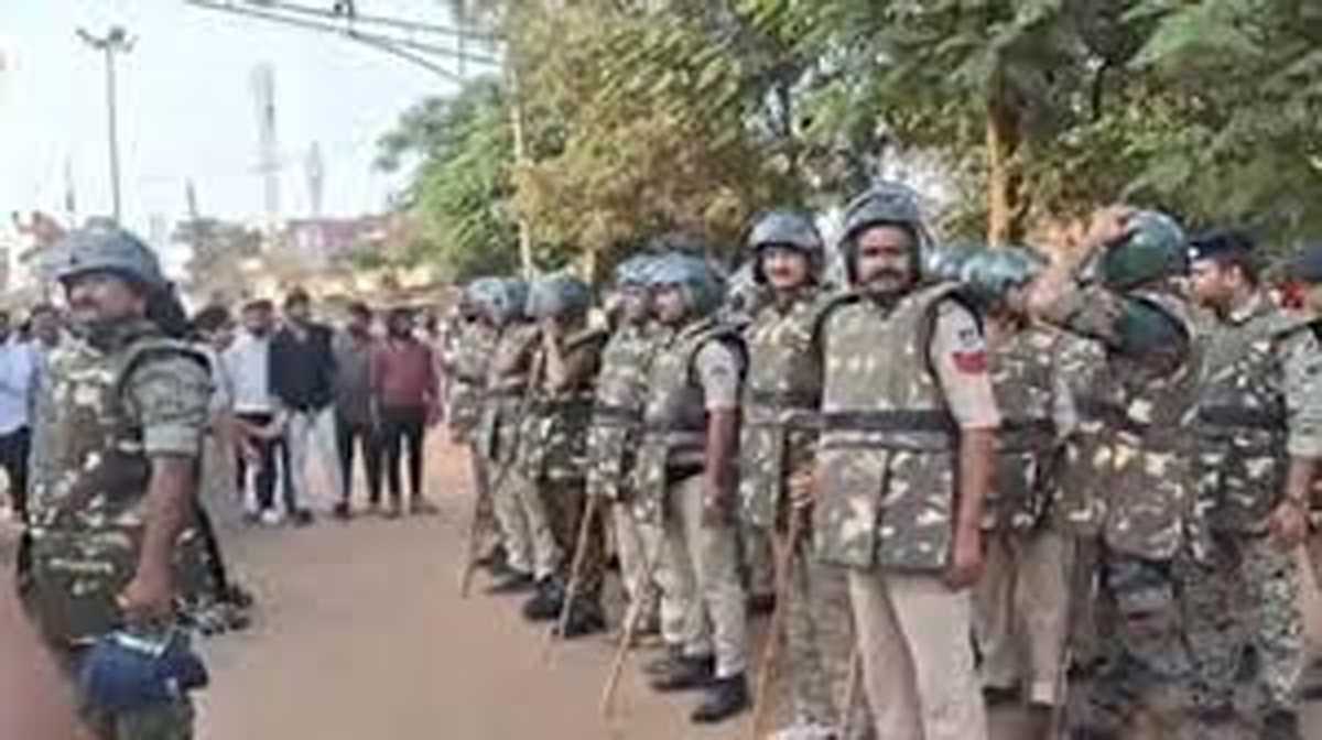 शिवपुरी : पिटाई मामले में चार पुलिसकर्मी निलंबित, थाना प्रभारी लाइन हाजिर