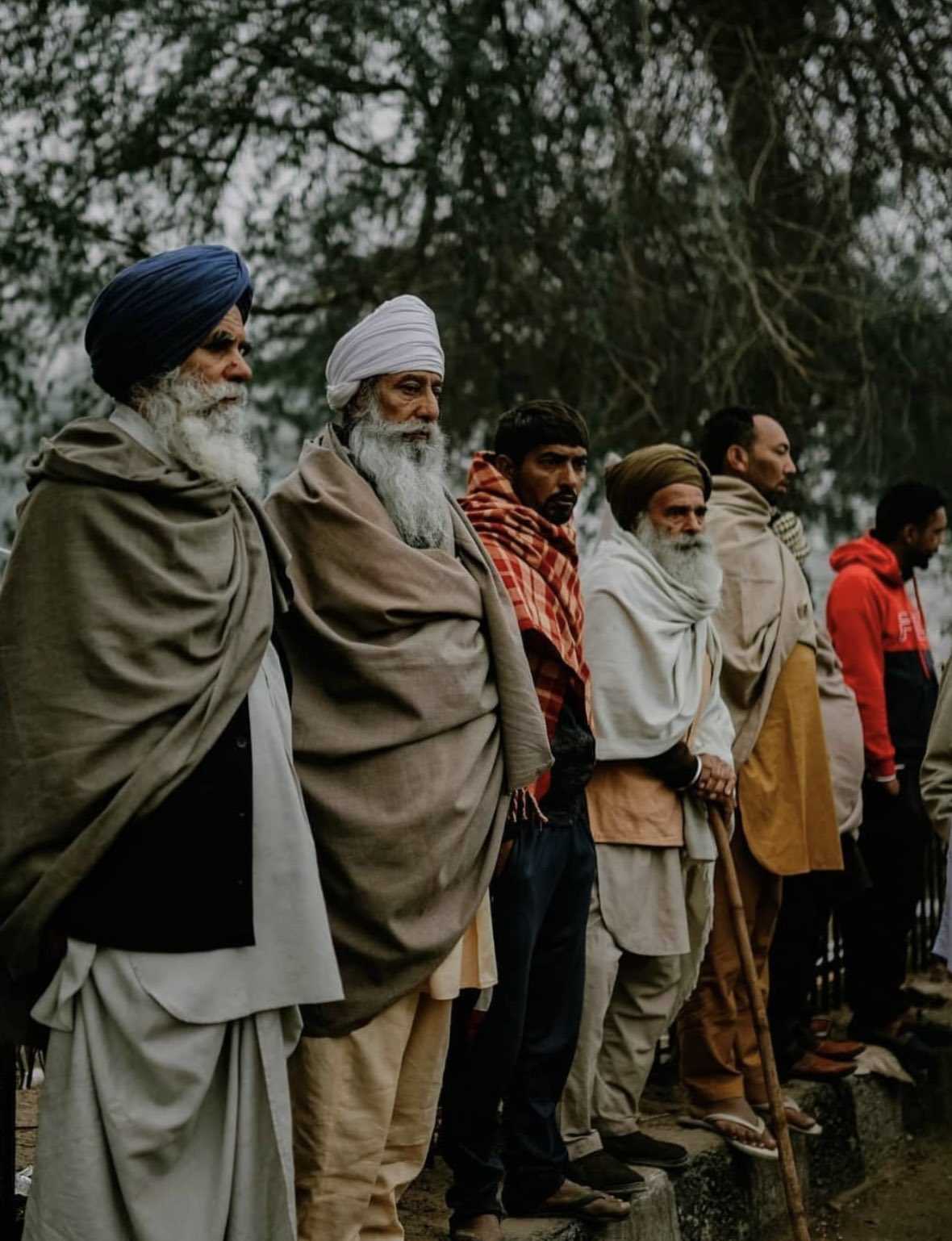 किसान आंदोलन का 26वां दिन, कड़ाके की ठंड में डटे हैं किसान