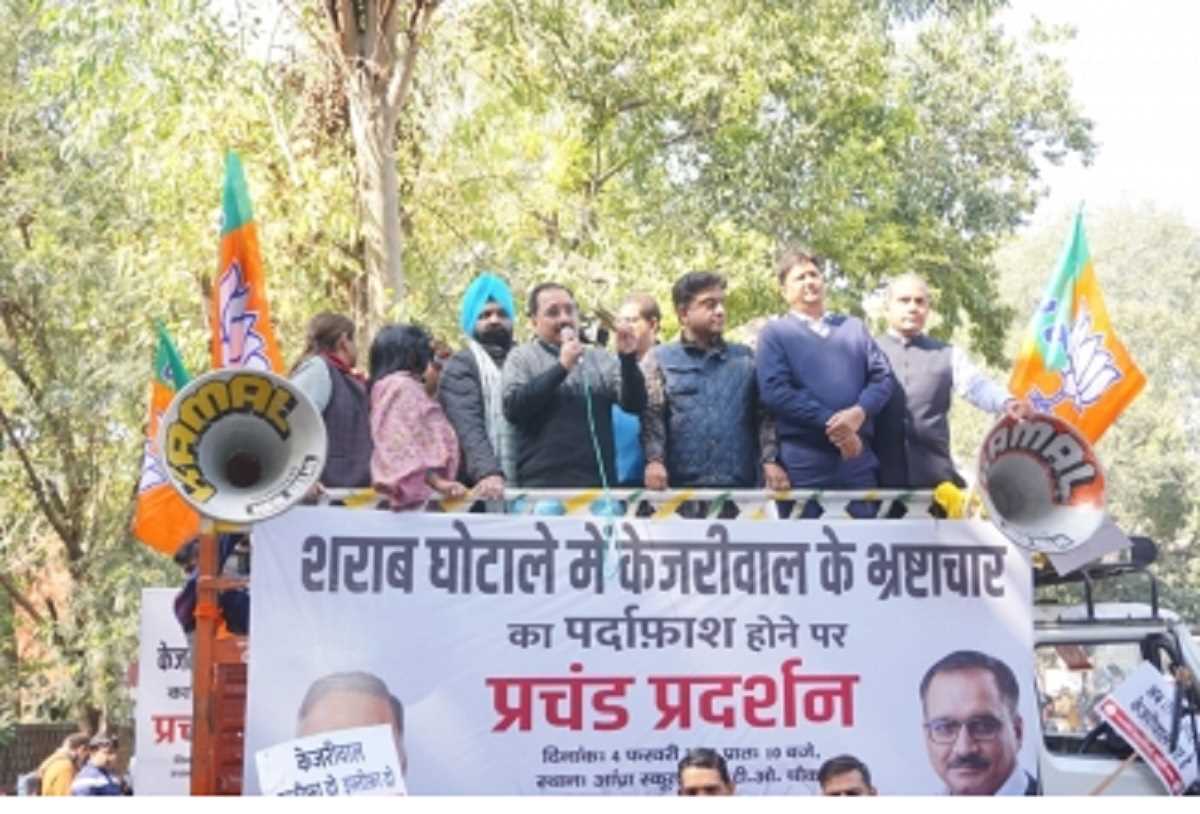 अरविंद केजरीवाल के इस्तीफे की मांग को लेकर भाजपा का प्रदर्शन