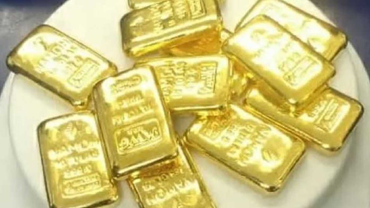 आरजीआईए पर 77 लाख रुपये का सोना जब्त आरजीआईए पर 77 लाख रुपये का सोना जब्त
