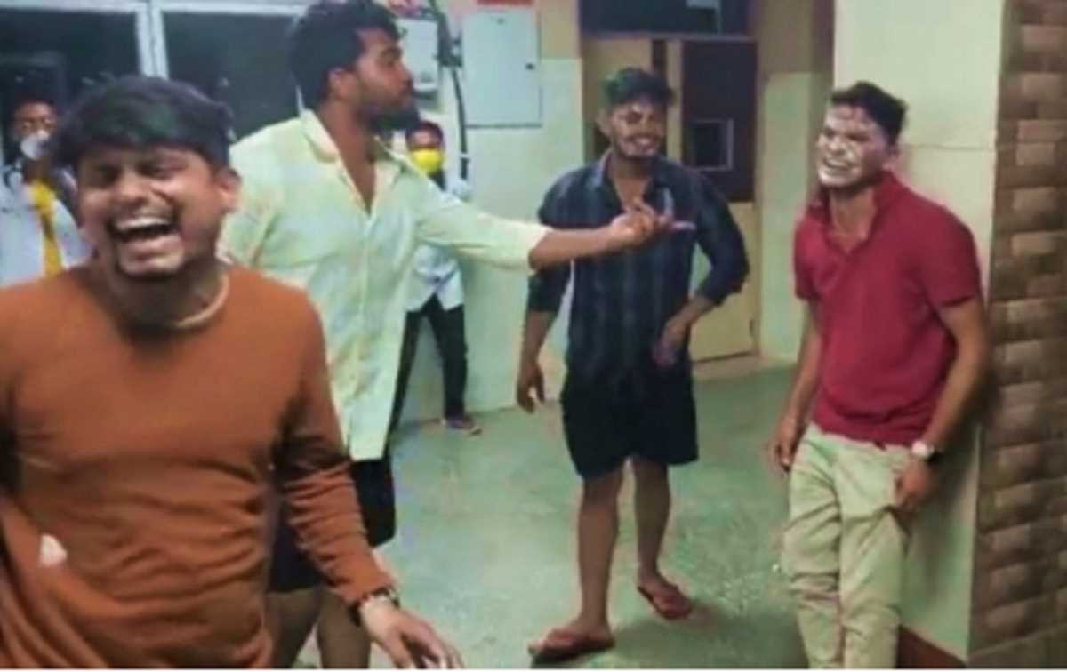 लखनऊ के अस्पताल में जन्मदिन समारोह मनाने पर जांच के आदेश