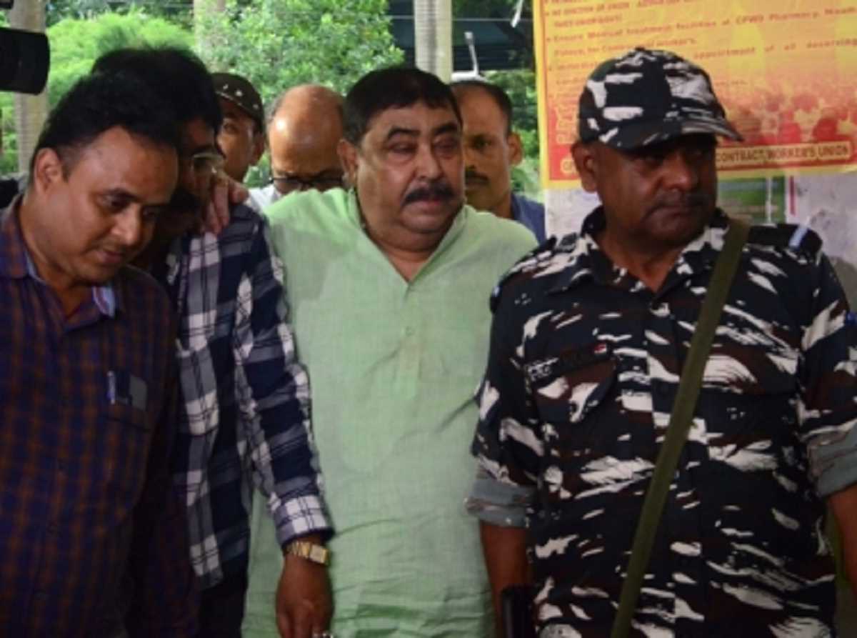 अदालत ने अनुब्रत मंडल की पुलिस हिरासत बढ़ाने की राज्य सरकार की याचिका खारिज की अदालत ने अनुब्रत मंडल की पुलिस हिरासत बढ़ाने की राज्य सरकार की याचिका खारिज की