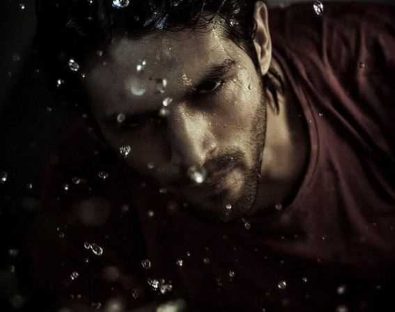 कार्तिक आर्यन ने अपने लॉकडाउन लुक की तुलना इस लुक से की