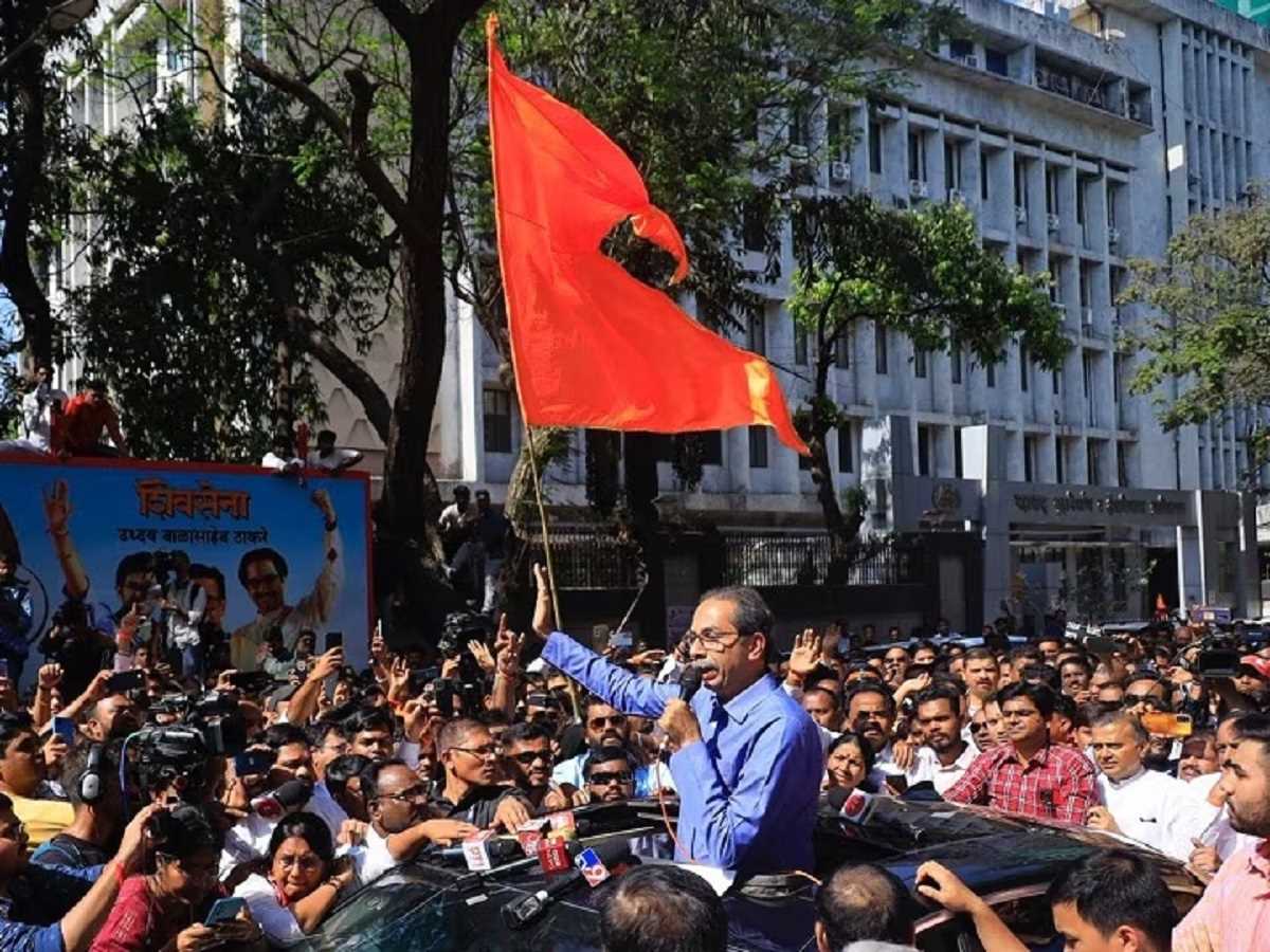 उद्धव ठाकरे का भगवा झंडे पर बड़ा बयान