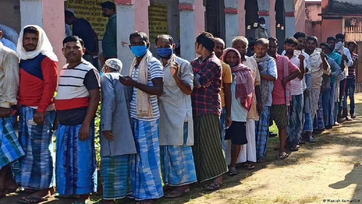 बिहारः जातिगत सर्वे से झांकती आर्थिक बदहाली की तस्वीर