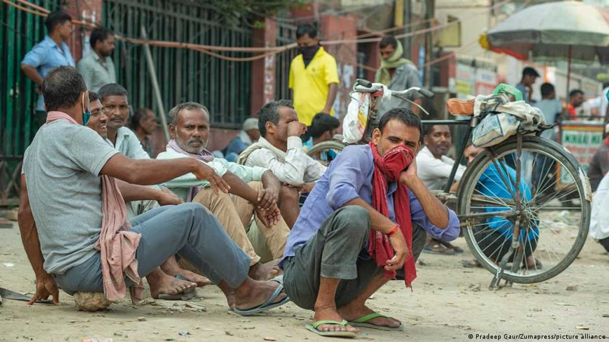 भारत : तीन साल में 1.12 लाख मजदूरों ने की खुदकुशी