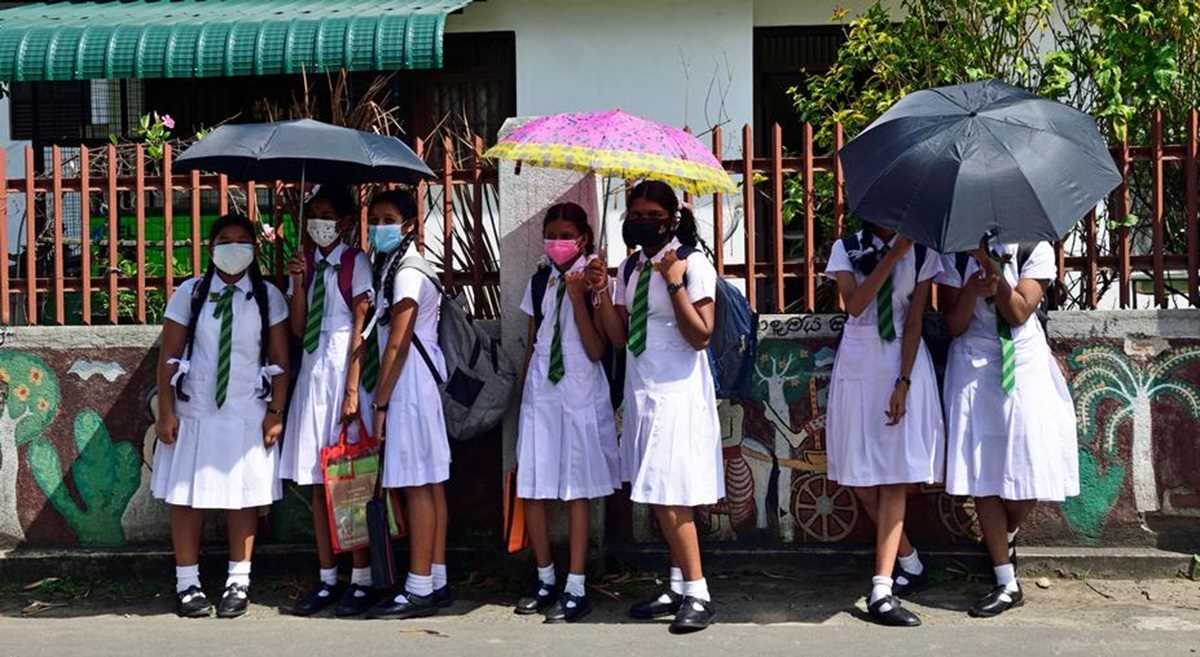 आज भी पीरियड्स में स्कूल छोड़ने को क्यों मजबूर हैं कई लड़कियां