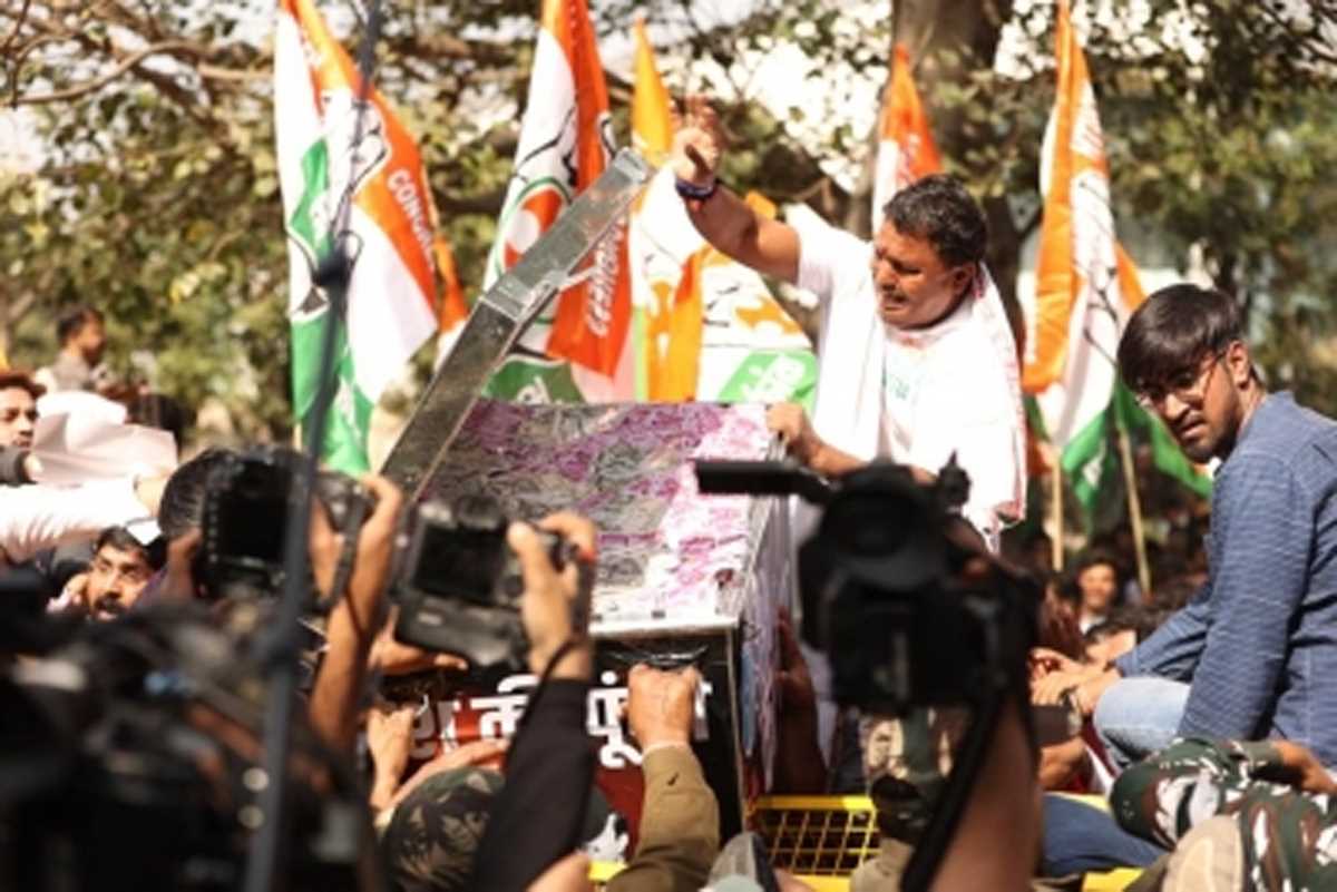 अडानी मामले में जेपीसी जांच की मांग को लेकर यूथ कांग्रेस ने किया प्रदर्शन