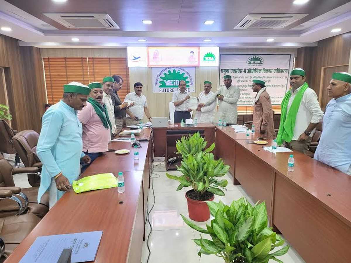 भाकियू (लोकशक्ति) की यमुना प्राधिकरण के सीईओ के साथ हुई बैठक भाकियू (लोकशक्ति) की यमुना प्राधिकरण के सीईओ के साथ हुई बैठक