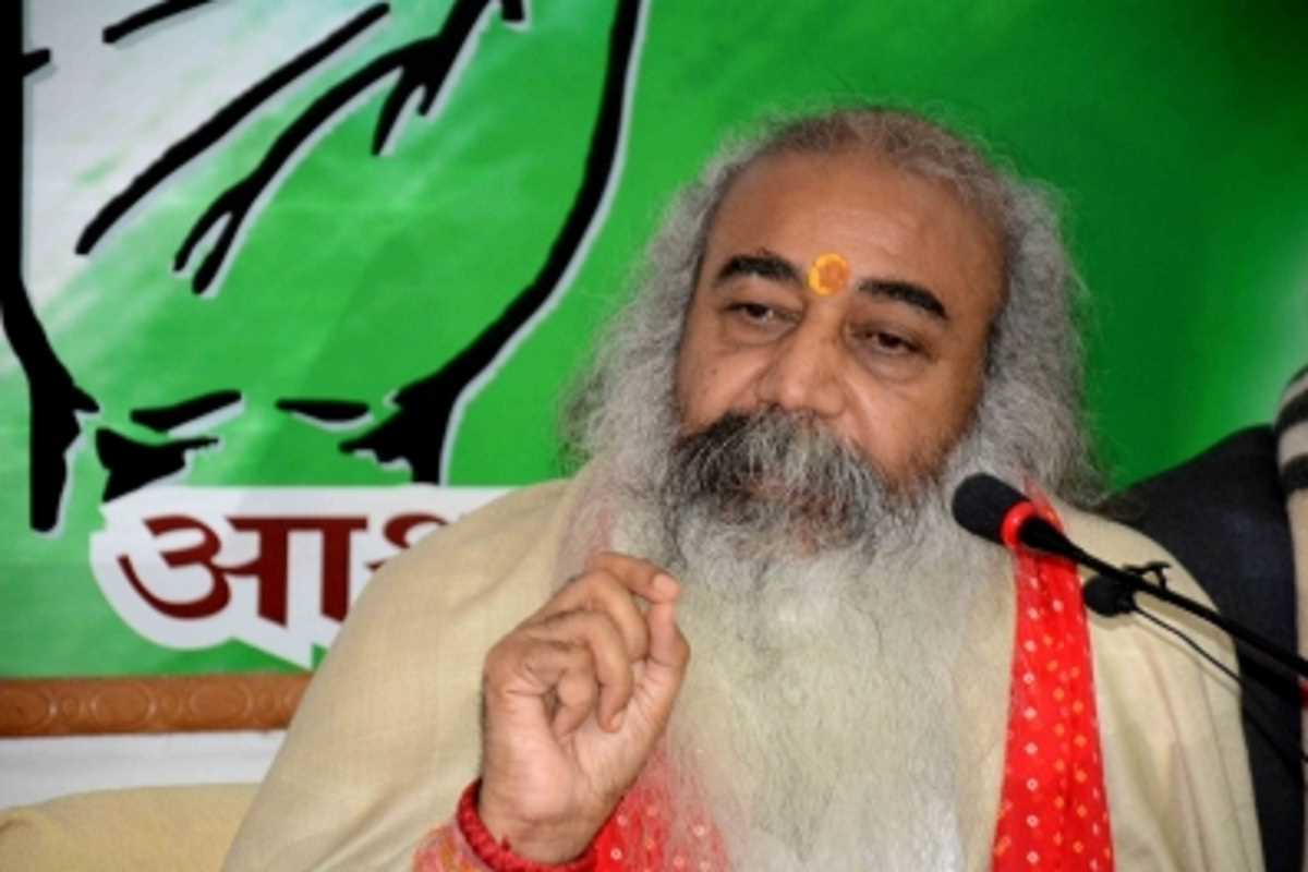 आचार्य प्रमोद 10 जनपथ पहुंचने से पहले बोले, राजस्थान की जनता पायलट के साथ इंसाफ चाहती है