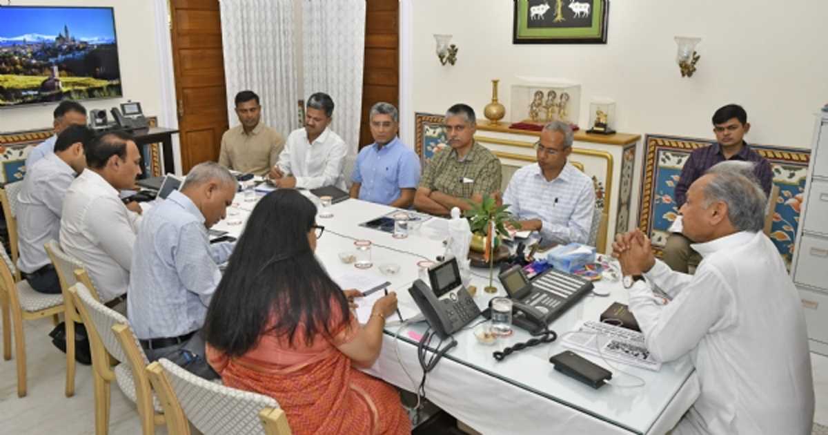 आपराधिक गतिविधियों पर अंकुश के लिए पुलिस करे प्रभावी कार्रवाई : गहलोत आपराधिक गतिविधियों पर अंकुश के लिए पुलिस करे प्रभावी कार्रवाई : गहलोत