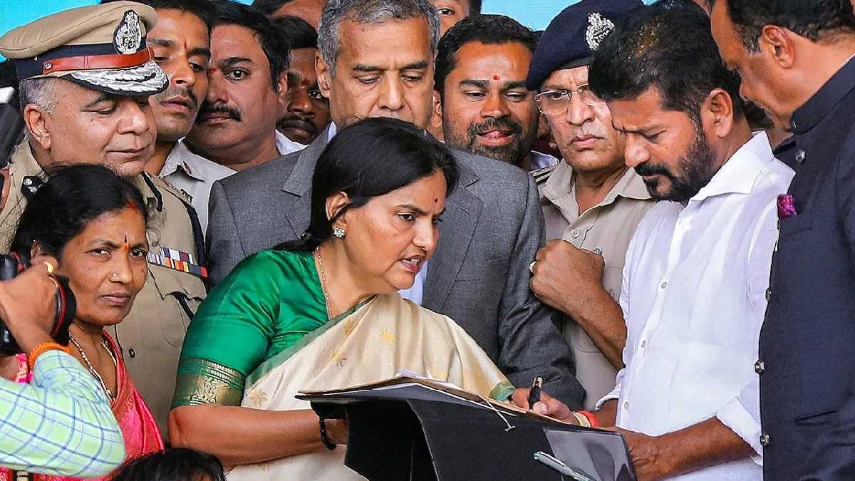 तेलंगाना के नए मुख्यमंत्री ने प्रजा दरबार में सुनी जनता की शिकायतें