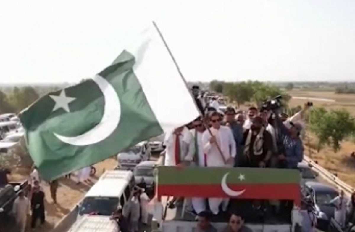 पाकिस्तान में पीटीआई नेतृत्व के खिलाफ कार्रवाई शुरू पाकिस्तान में पीटीआई नेतृत्व के खिलाफ कार्रवाई शुरू