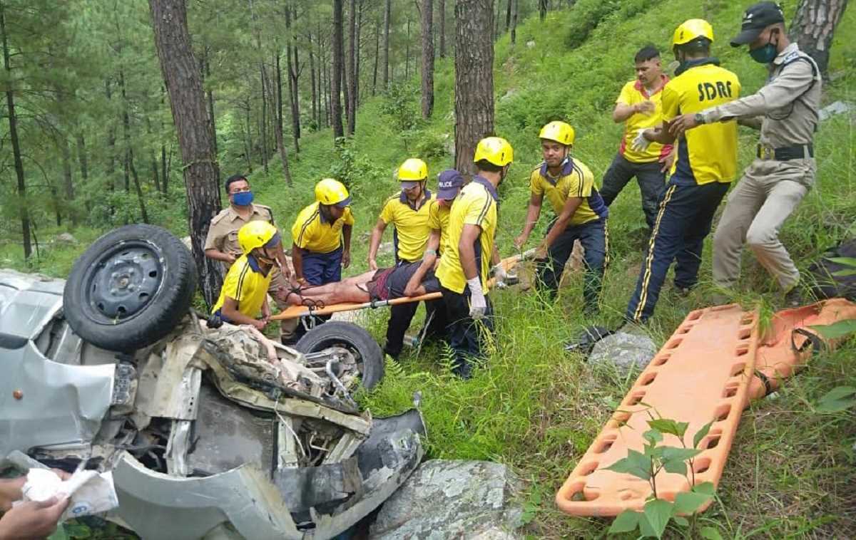 रुद्रप्रयाग में कोटेश्वर के पास खाई में गिरी कार, 2 की मौत और 4 घायल