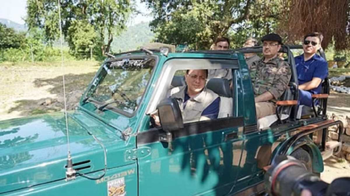 उत्तराखंड के मुख्यमंत्री धामी पहुंचे जिम कॉर्बेट टाइगर रिजर्व, जंगल सफारी का उठाया लुत्फ