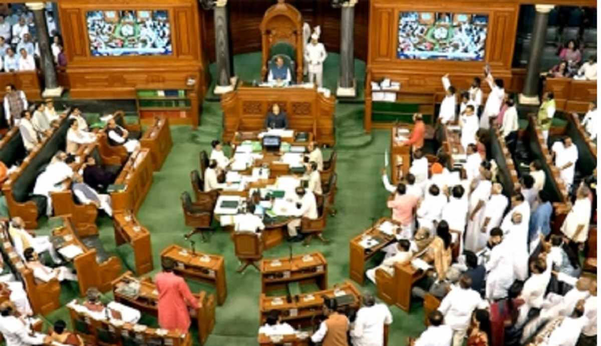 हंगामे की भेंट चढ़ी फिर लोक सभा की कार्यवाही, सदन बुधवार तक स्थगित