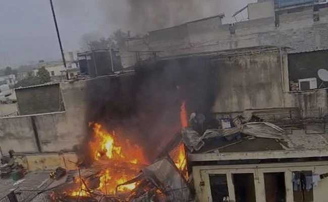 दिल्ली की एक इमारत में हुआ सिलेंडर विस्फोट, कोई हताहत नहीं