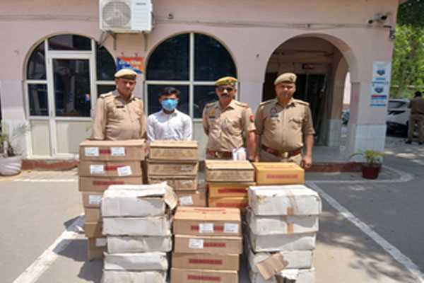 तस्करी के लिए लाई गई सैकड़ों लीटर शराब बरामद, पांच गिरफ्तार